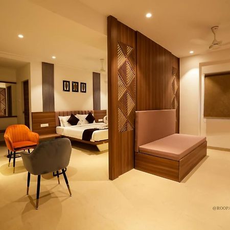 Hotel Veesons Executive Solapur Dış mekan fotoğraf