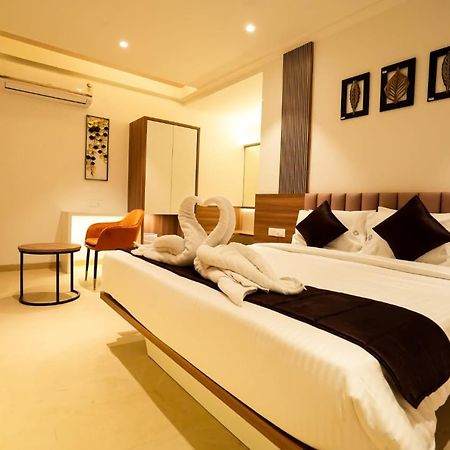 Hotel Veesons Executive Solapur Dış mekan fotoğraf