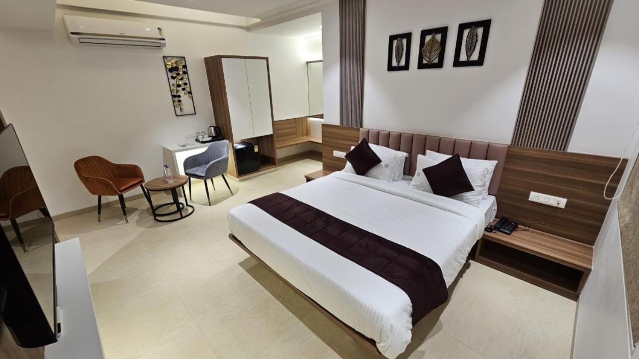 Hotel Veesons Executive Solapur Dış mekan fotoğraf