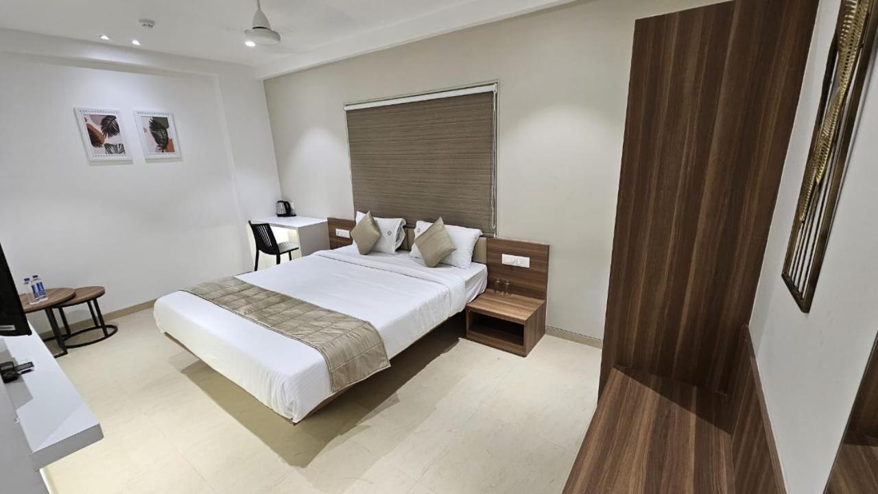 Hotel Veesons Executive Solapur Dış mekan fotoğraf