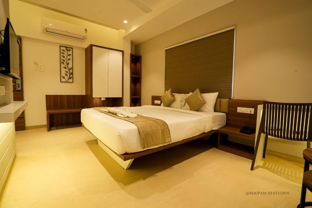 Hotel Veesons Executive Solapur Dış mekan fotoğraf