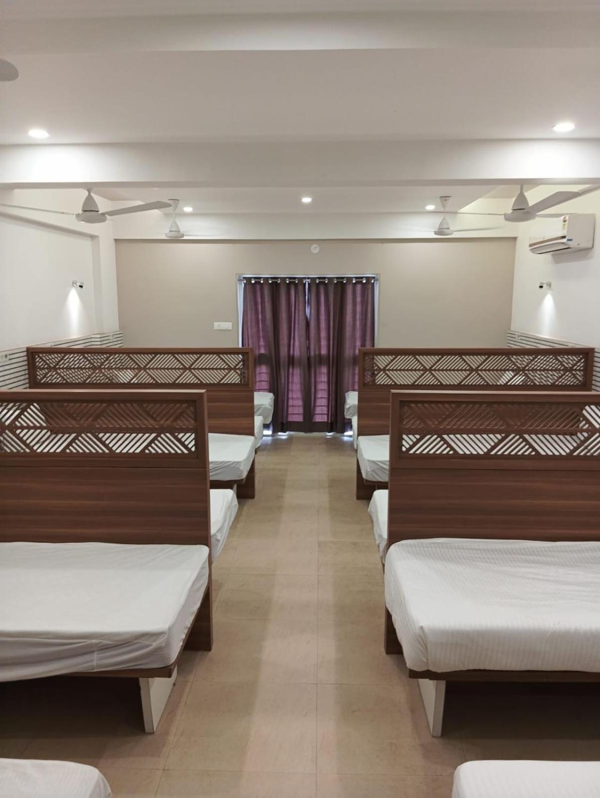 Hotel Veesons Executive Solapur Dış mekan fotoğraf