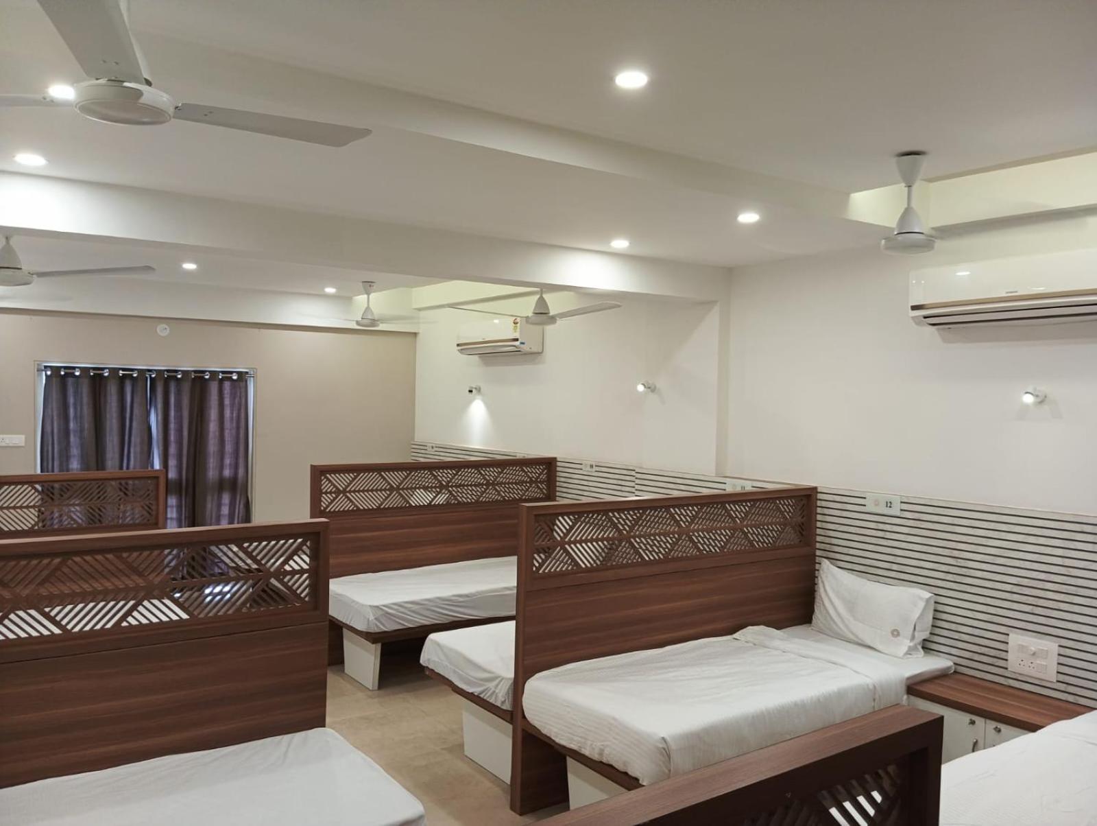 Hotel Veesons Executive Solapur Dış mekan fotoğraf