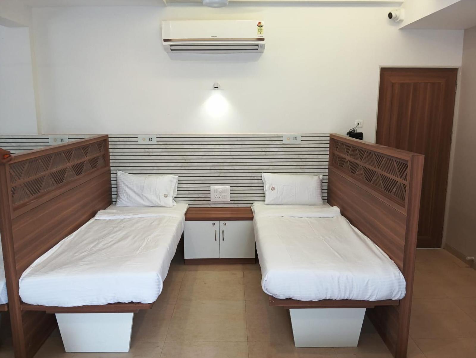 Hotel Veesons Executive Solapur Dış mekan fotoğraf