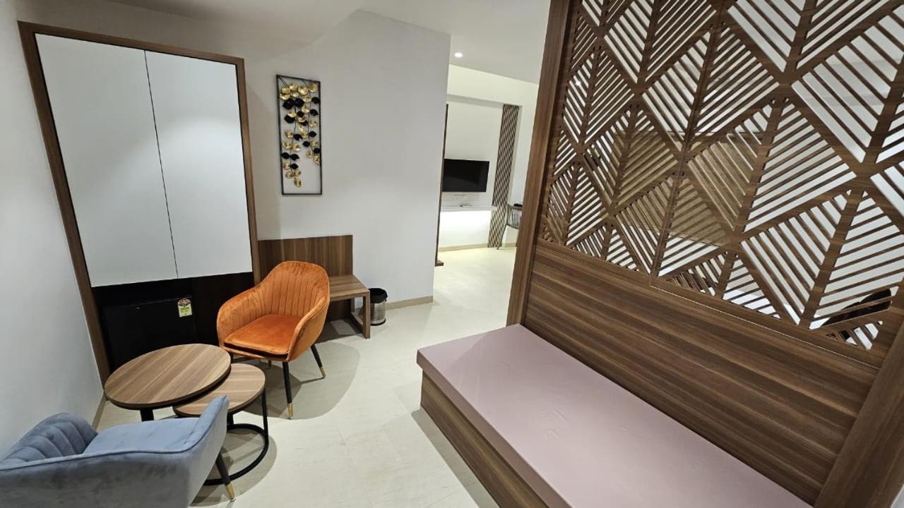 Hotel Veesons Executive Solapur Dış mekan fotoğraf