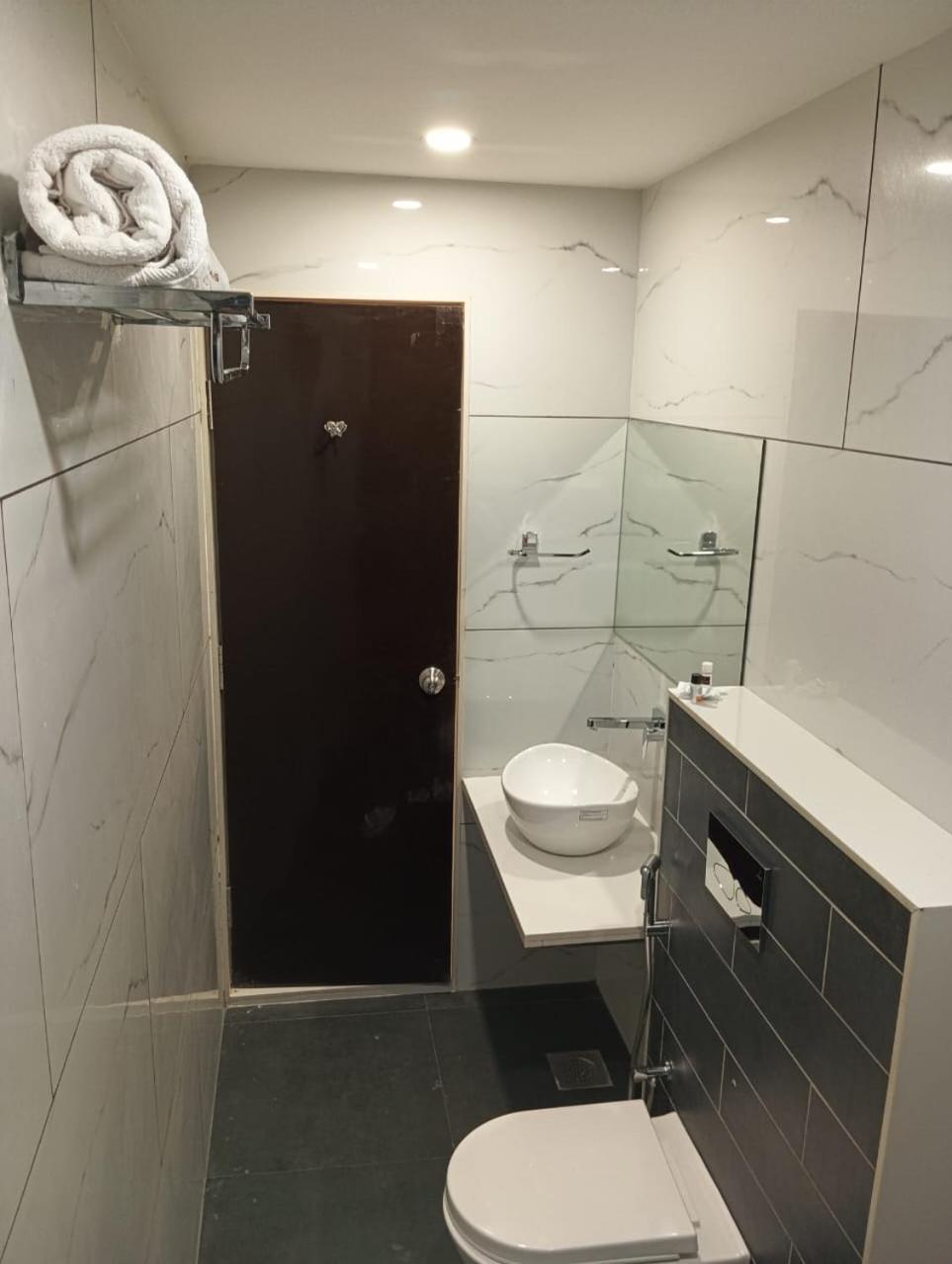 Hotel Veesons Executive Solapur Dış mekan fotoğraf
