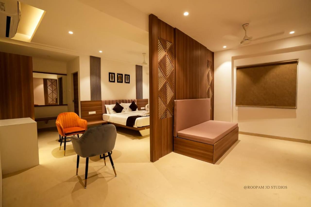 Hotel Veesons Executive Solapur Dış mekan fotoğraf
