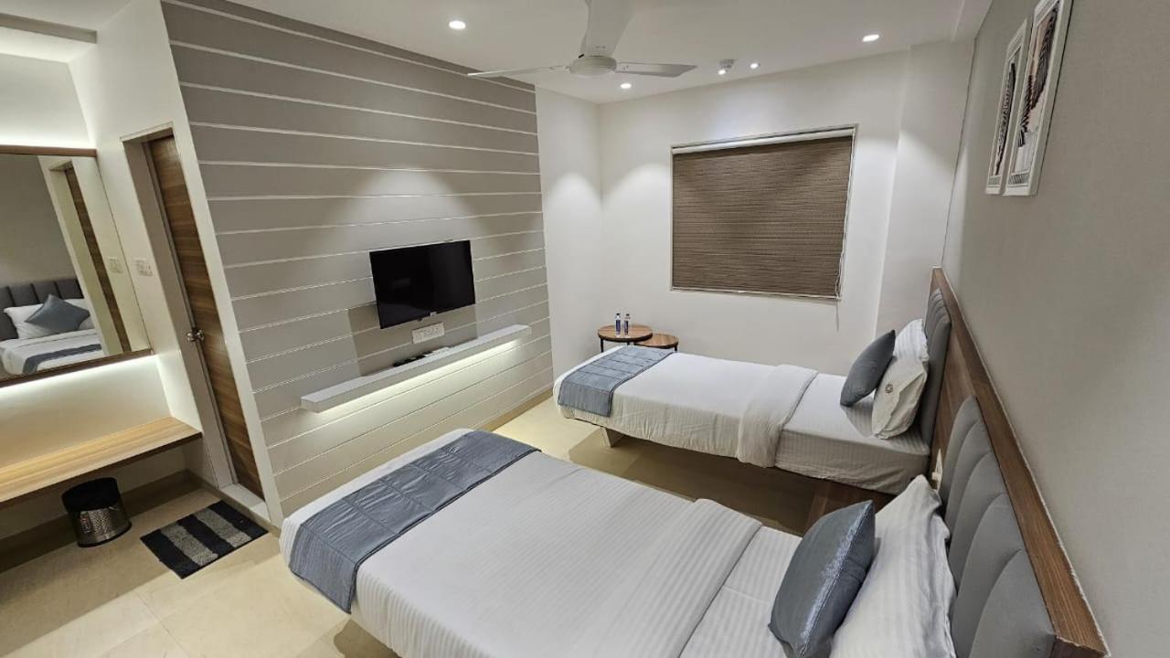 Hotel Veesons Executive Solapur Dış mekan fotoğraf