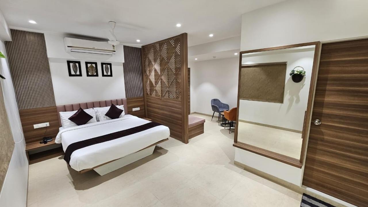 Hotel Veesons Executive Solapur Dış mekan fotoğraf