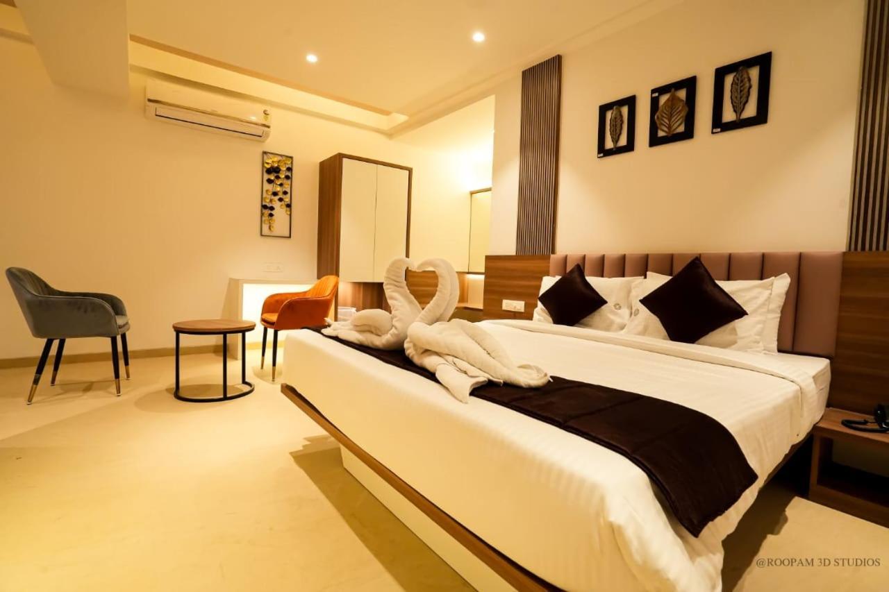 Hotel Veesons Executive Solapur Dış mekan fotoğraf