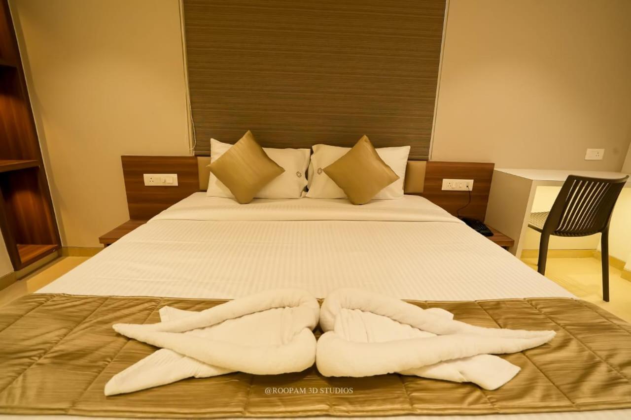 Hotel Veesons Executive Solapur Dış mekan fotoğraf